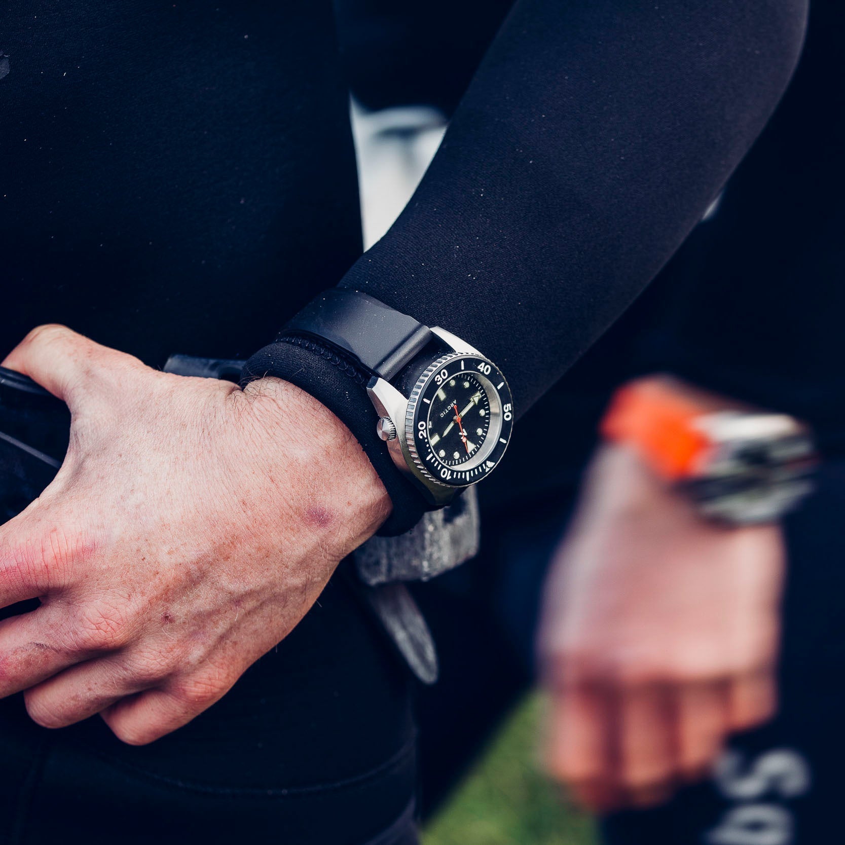 'Arctic' 500m Dive Watch (43mm) | Pitch Black Rotate North 