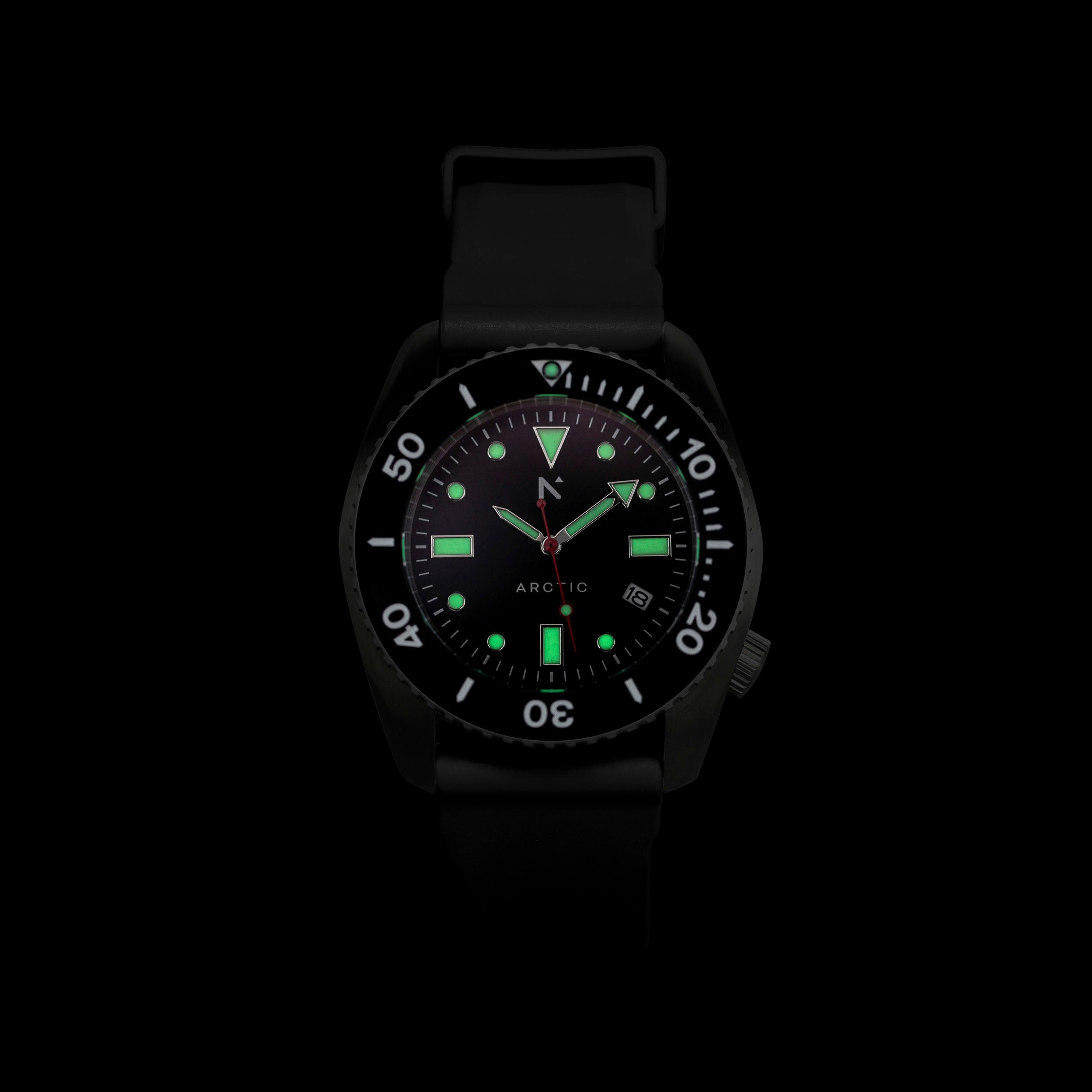 'Arctic' 500m Dive Watch (43mm) | Pitch Black Rotate North 