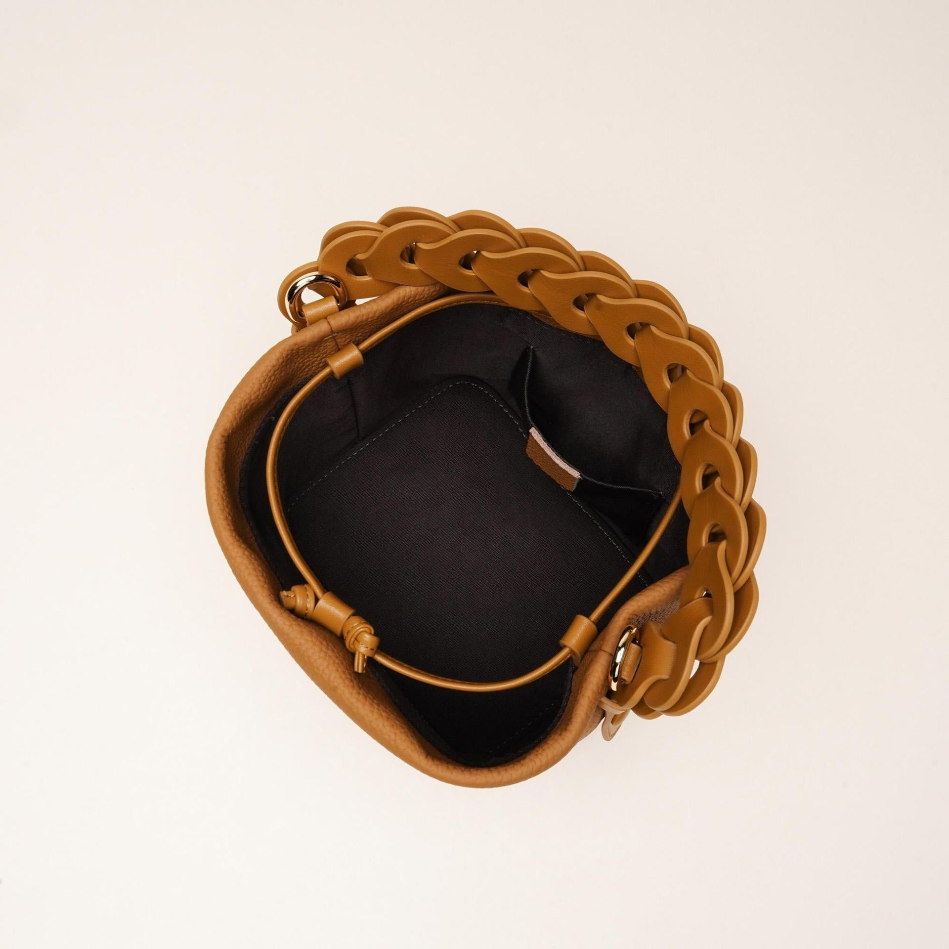 First - Layer Cowhide Woven Bucket Crossbody Bag - MRC STOREBagMRC STOREFirst - Layer Cowhide Woven Bucket Crossbody Bag MRC STORE MRC STORECJNS256510201AZMilkshake White16x13x14.5cm
