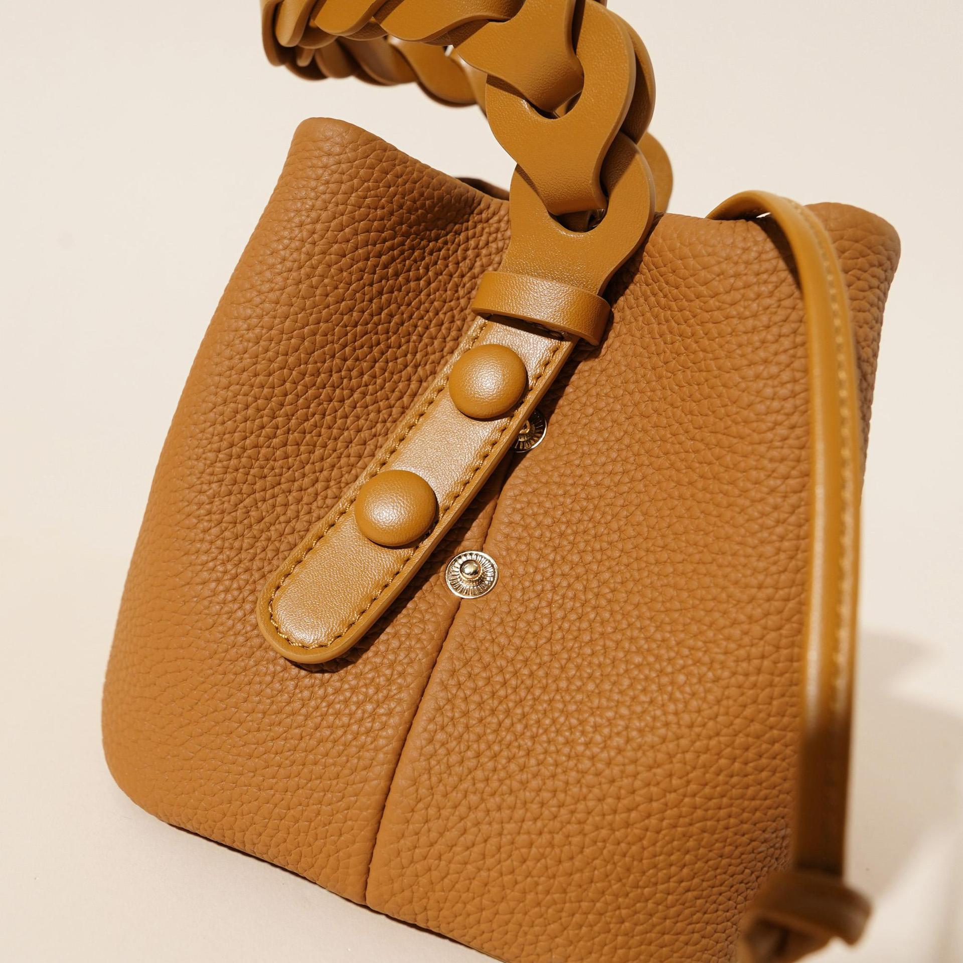 First - Layer Cowhide Woven Bucket Crossbody Bag - MRC STOREBagMRC STOREFirst - Layer Cowhide Woven Bucket Crossbody Bag MRC STORE MRC STORECJNS256510201AZMilkshake White16x13x14.5cm