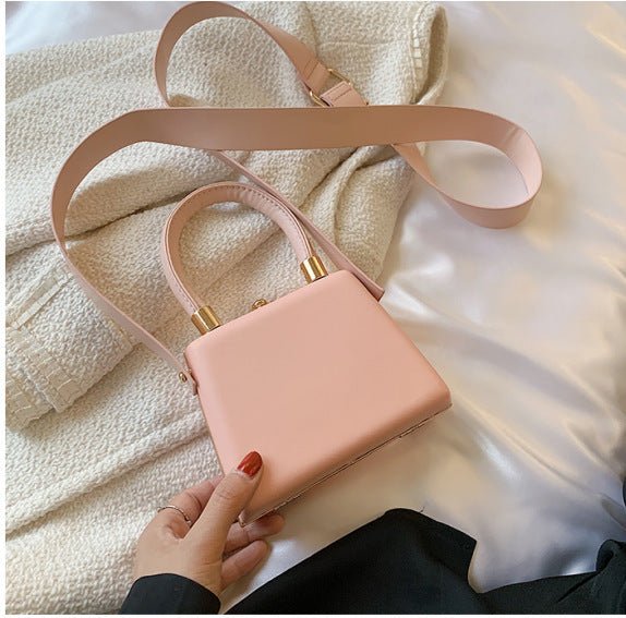 Contrast Color Artistic Ethnic Style Portable Clip Bag - MRC STOREAccessoriesMy StoreContrast Color Artistic Ethnic Style Portable Clip Bag - Vibrant and Functional My Store  24.89MRC STORECJNS229321407GTPink