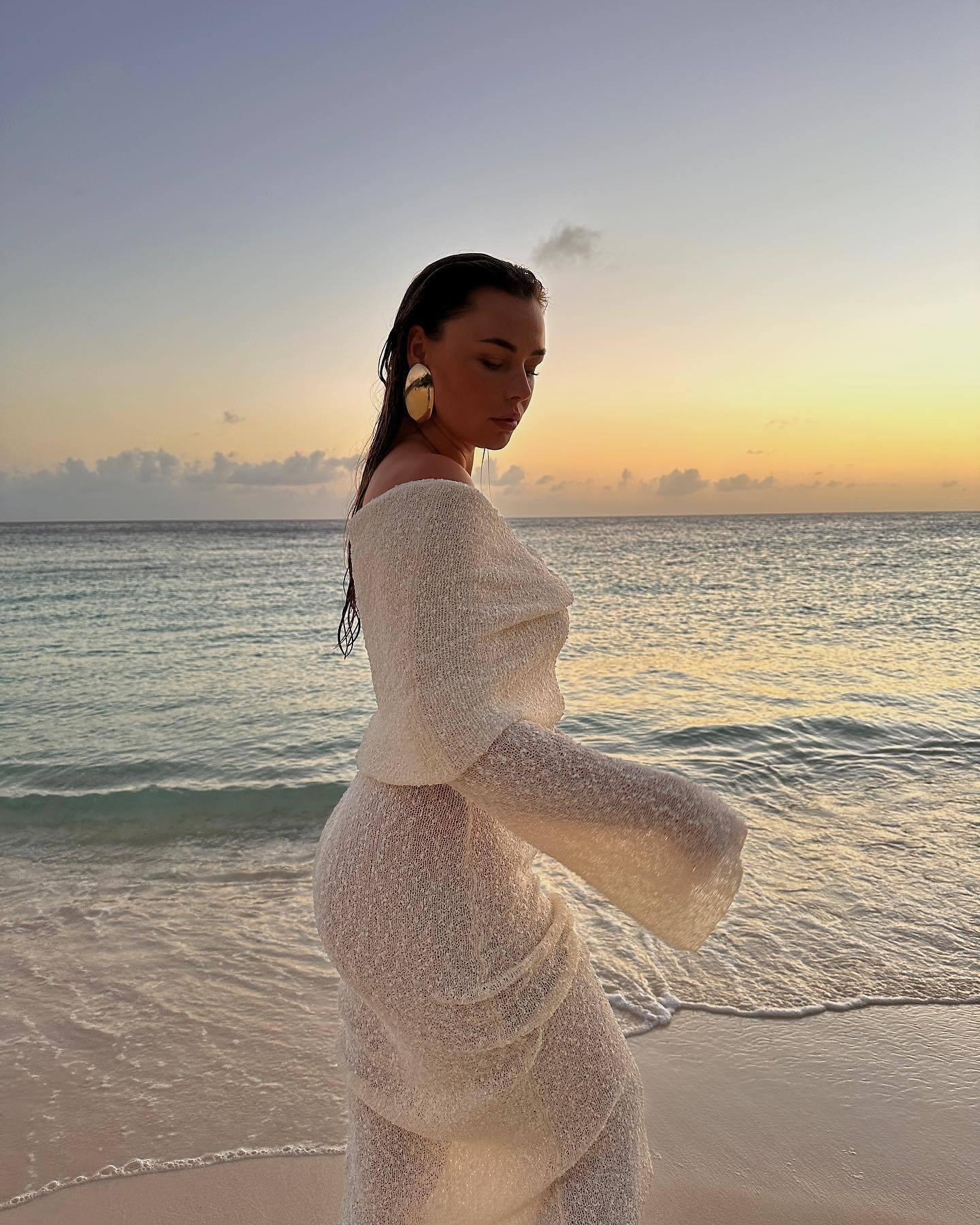 One Shoulder Knitted Long Dress – Women’s Beach Holiday Style - MRC STOREDressMy StoreNew One - Shoulder Knitted Long - Sleeved Dress – Beach Holiday Long Dress for Women - MRC STOREMRC STORECJLY205437106FUWhiteL