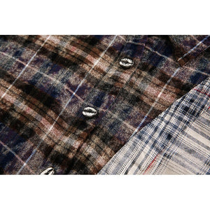 Men’s retro plaid shirt with loose fit, casual design, featuring classic plaid pattern and long sleeves.