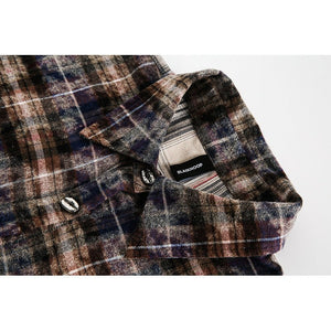 Men’s retro plaid shirt with a loose fit, featuring a classic design and casual style, ideal for everyday wear.