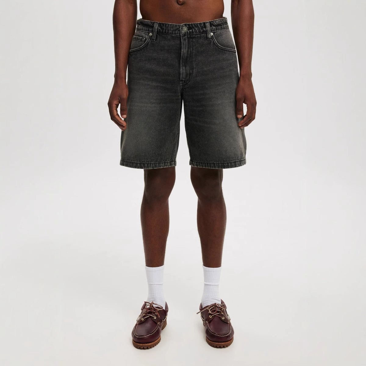 Loose Jeans - Middle Pants Street Style - MRC STOREShortsMy StorePerson wearing black denim shorts on a white backgroundMRC STORECJYD238657909IRLGray